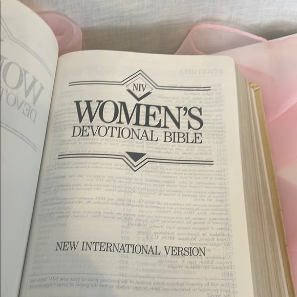 Vintage White Leather Book with Ribbon Bookmark - Picture 2 of 3